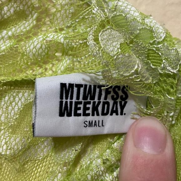 MTWTFSS Weekday Women's Light Green Floral Lace Long Sleeve Cropped Top Small - Picture 5 of 5